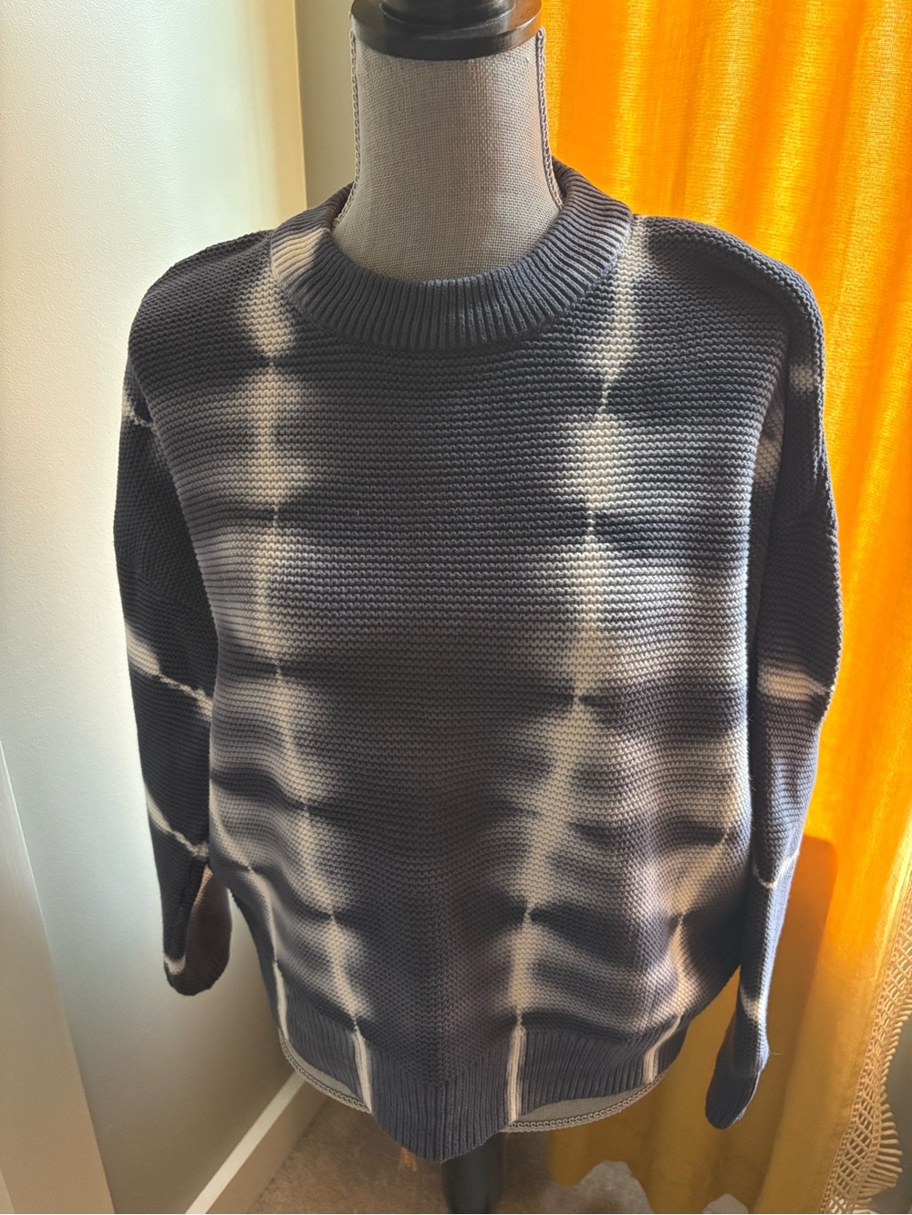 Old Navy Women’s Crewneck Tie-Dye Sweater — Blue & White